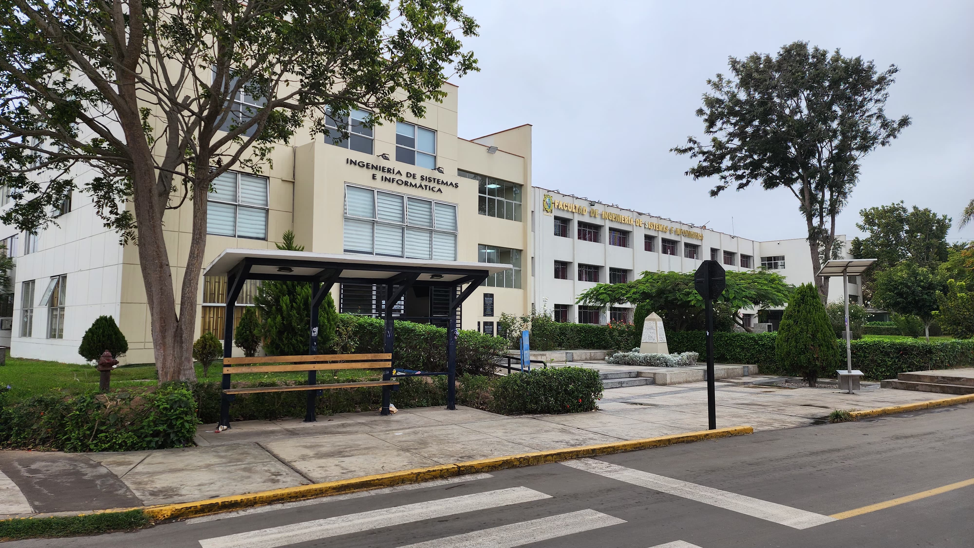 Fachada de FISI-UNMSM
